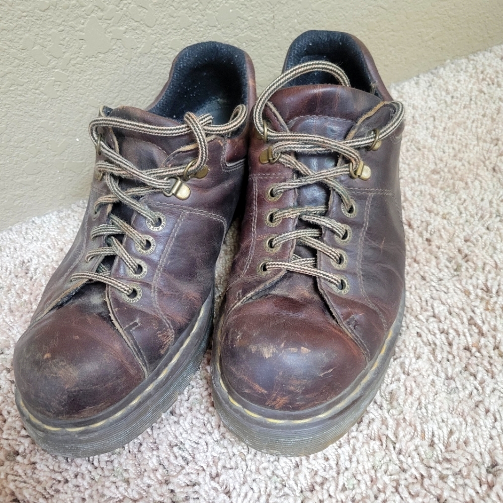 Men's Dr. Martens low boots